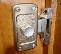 補助錠の取り付け