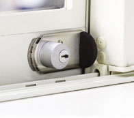 窓用の補助錠を設置