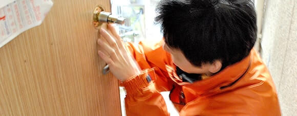 ドアノブを交換します